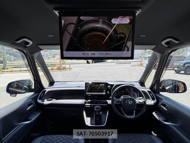 Toyota VOXY 2023-10 7503563-1