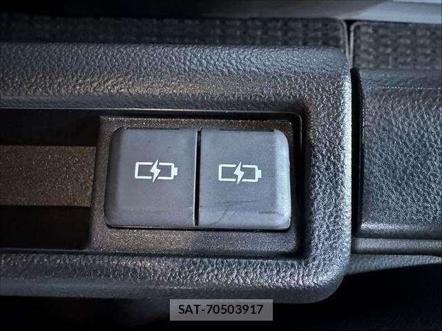 Toyota VOXY 2023-10 7503563-22