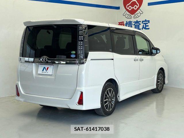Toyota VOXY 2016-01 7503619-17