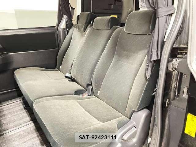 Toyota VOXY 2013-08 7510422-3