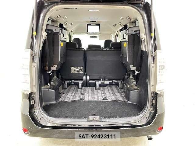 Toyota VOXY 2013-08 7510422-4