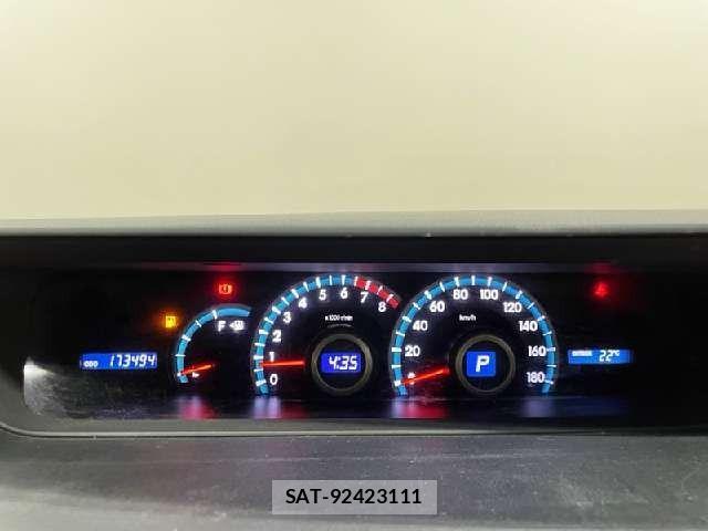 Toyota VOXY 2013-08 7510422-8
