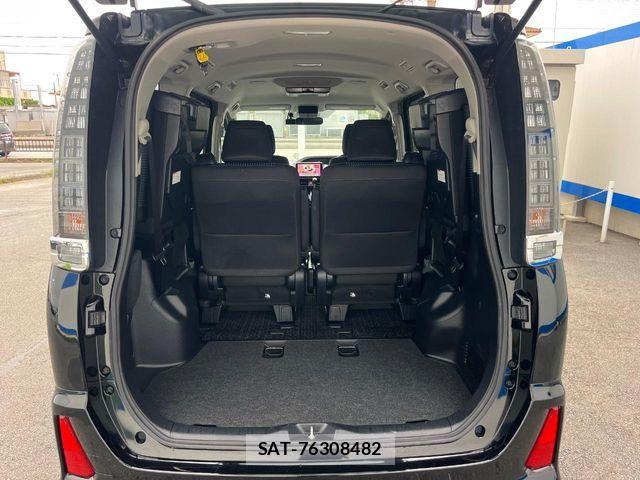 Toyota VOXY 2016-11 7503608-11