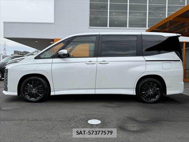 Toyota VOXY 2025-10 7503566-11