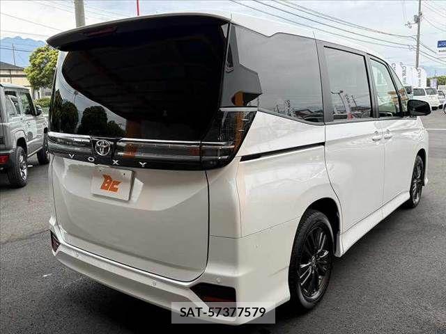 Toyota VOXY 2025-10 7503566-14