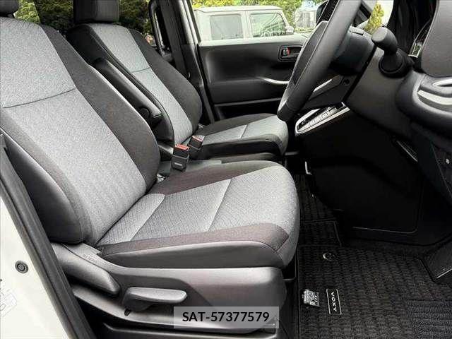 Toyota VOXY 2025-10 7503566-15