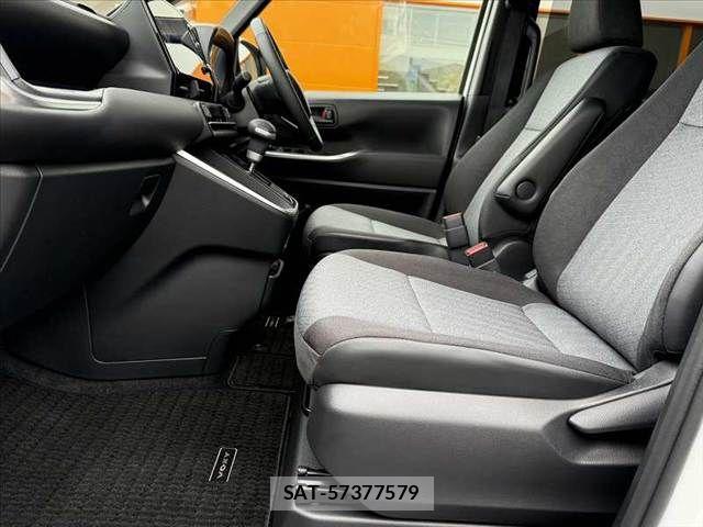 Toyota VOXY 2025-10 7503566-16