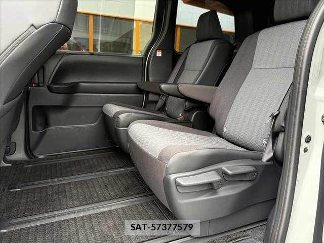 Toyota VOXY 2025-10 7503566-18