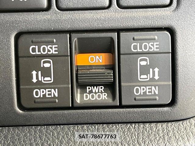 Toyota VOXY 2018-11 7503598-4
