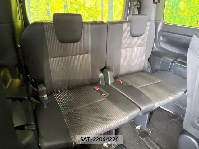 Toyota VOXY 2017-08 7503602-9