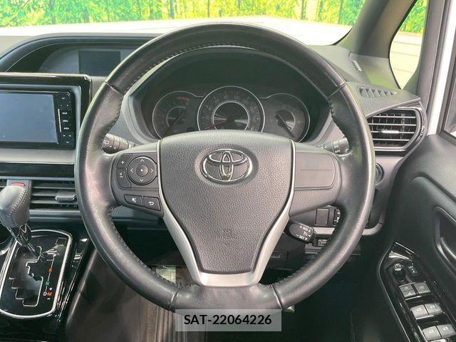 Toyota VOXY 2017-08 7503602-11