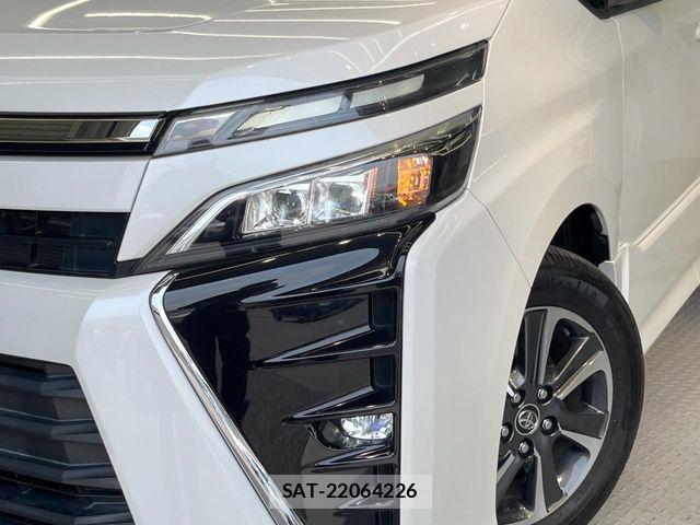 Toyota VOXY 2017-08 7503602-12