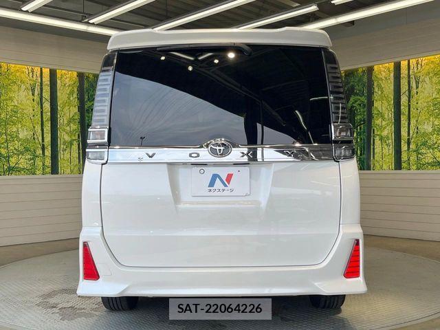 Toyota VOXY 2017-08 7503602-15