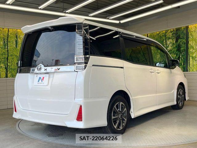 Toyota VOXY 2017-08 7503602-17