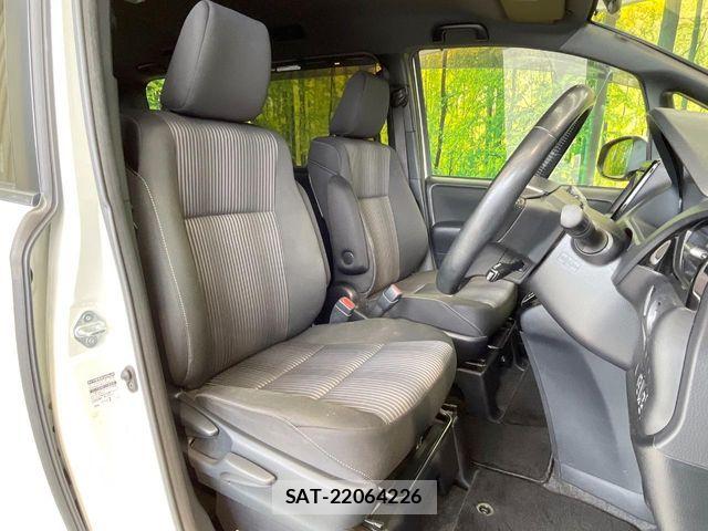 Toyota VOXY 2017-08 7503602-7