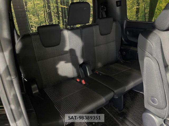 Toyota VOXY 2018-03 7503609-9