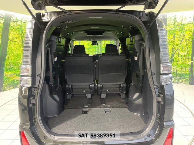 Toyota VOXY 2018-03 7503609-10