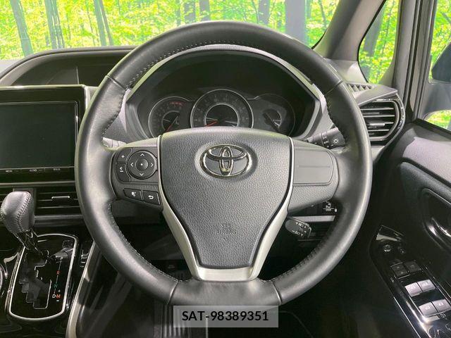 Toyota VOXY 2018-03 7503609-11