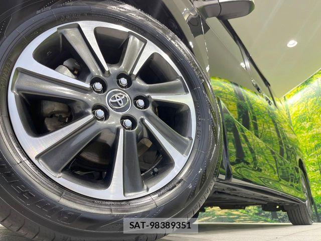 Toyota VOXY 2018-03 7503609-12