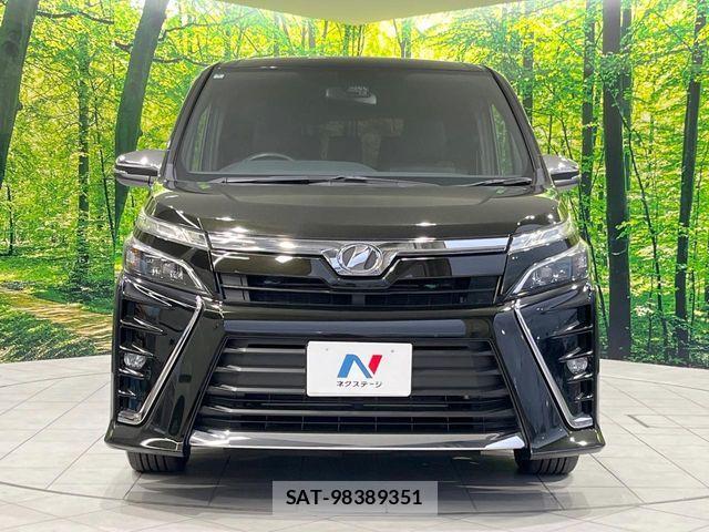 Toyota VOXY 2018-03 7503609-14