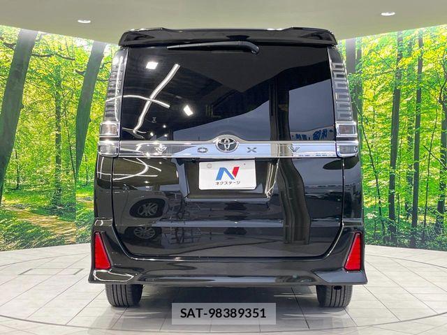 Toyota VOXY 2018-03 7503609-15
