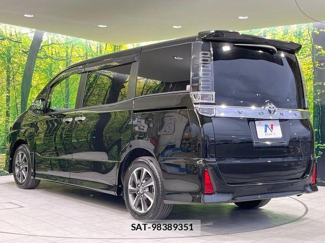 Toyota VOXY 2018-03 7503609-17