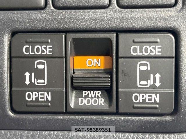 Toyota VOXY 2018-03 7503609-5