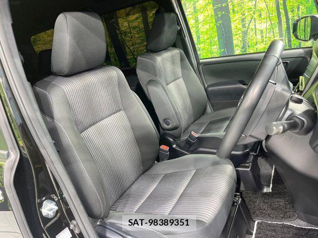 Toyota VOXY 2018-03 7503609-7