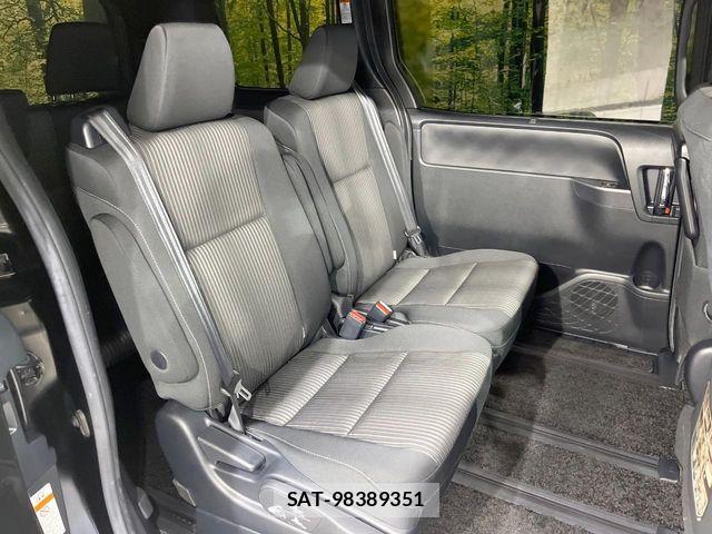 Toyota VOXY 2018-03 7503609-8