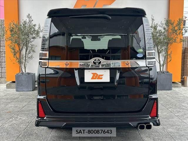Toyota VOXY 2018-12 7503599-13