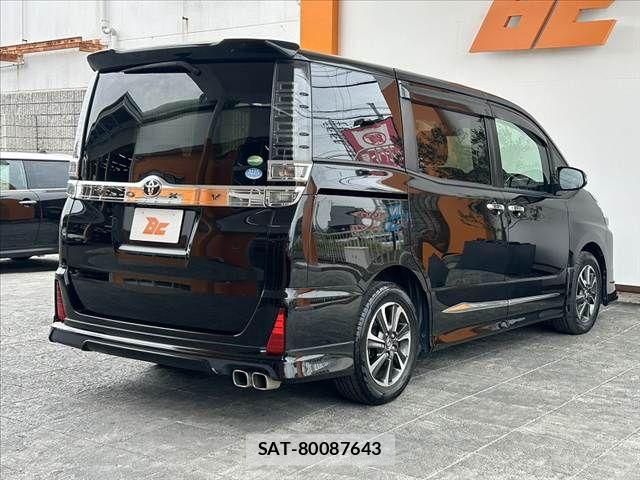 Toyota VOXY 2018-12 7503599-14