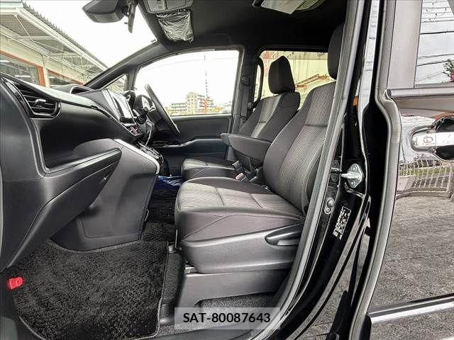 Toyota VOXY 2018-12 7503599-16