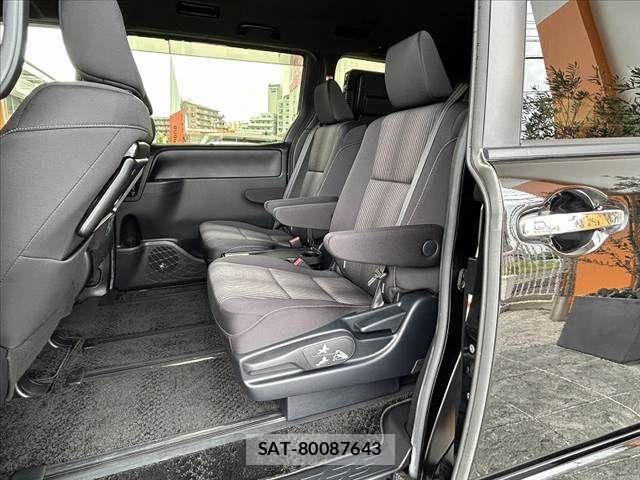 Toyota VOXY 2018-12 7503599-17