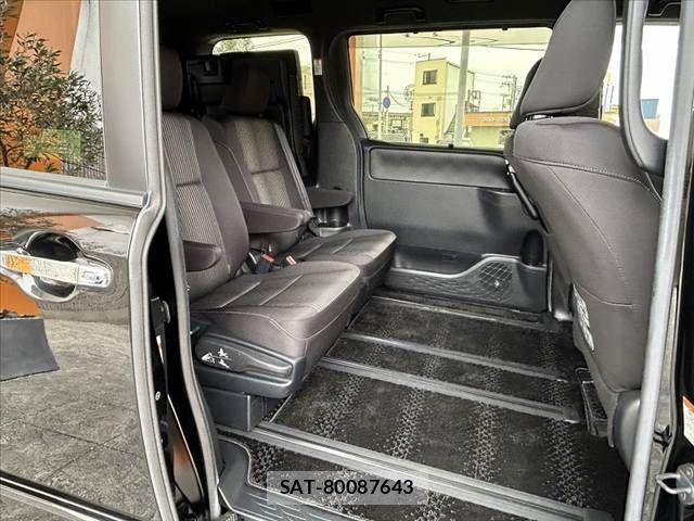 Toyota VOXY 2018-12 7503599-19