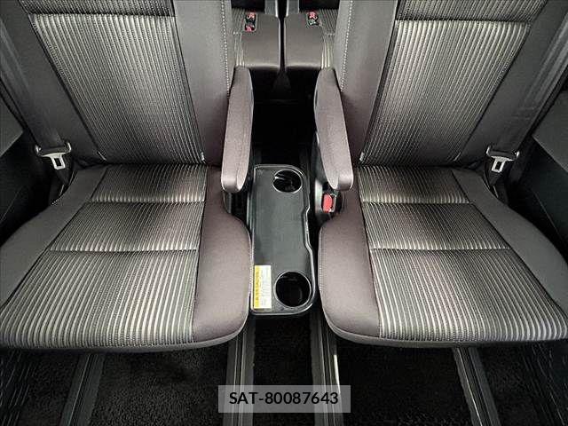 Toyota VOXY 2018-12 7503599-23