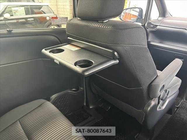 Toyota VOXY 2018-12 7503599-24