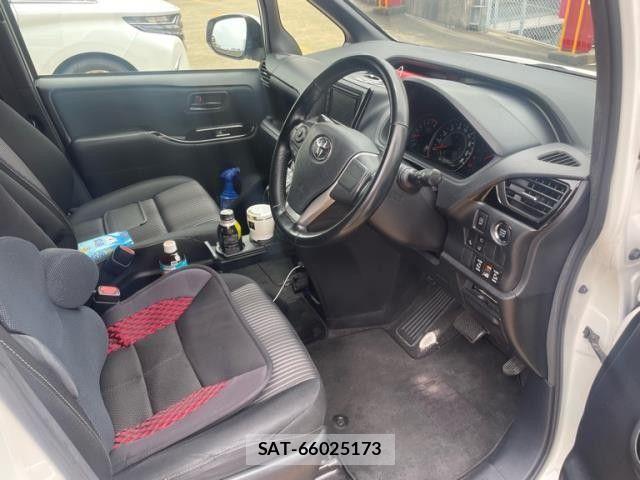 Toyota VOXY 2018-10 7510406-1