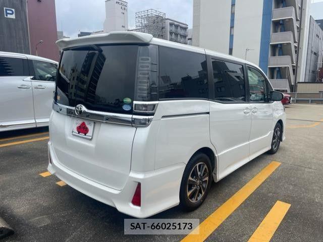 Toyota VOXY 2018-10 7510406-2