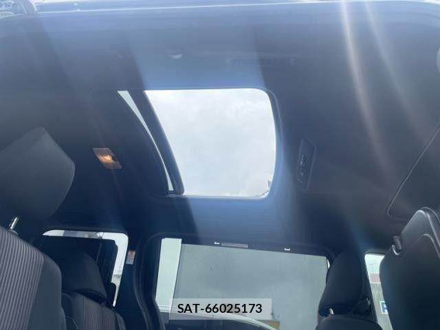 Toyota VOXY 2018-10 7510406-7