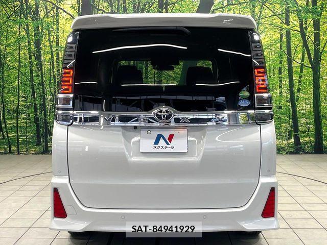 Toyota VOXY 2019-06 7503585-14