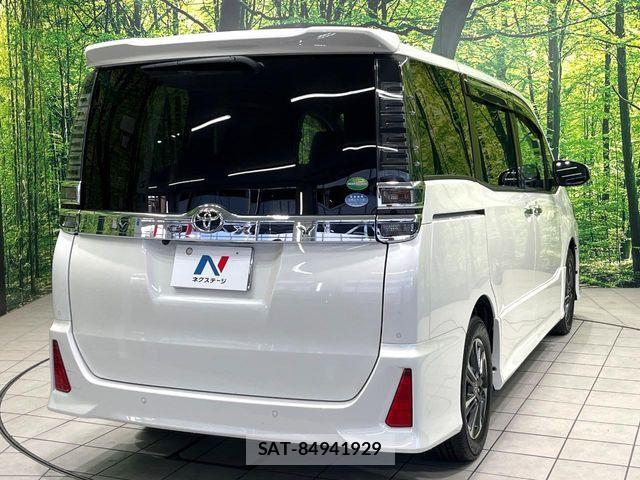 Toyota VOXY 2019-06 7503585-16