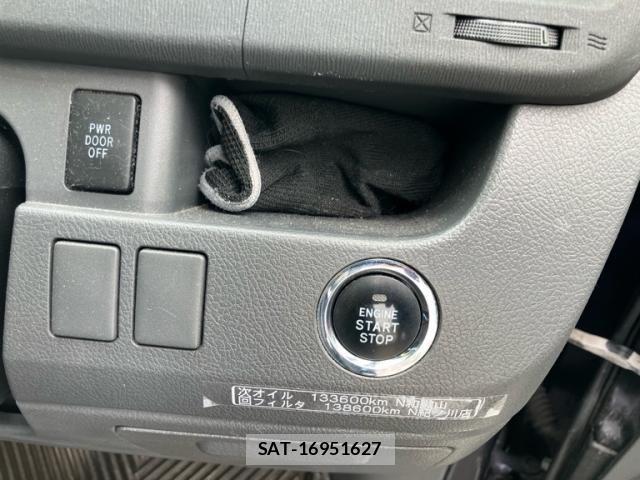 Toyota VOXY 2009-11 7503647-9