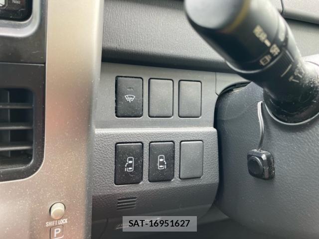 Toyota VOXY 2009-11 7503647-15