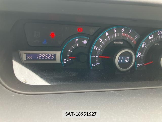 Toyota VOXY 2009-11 7503647-16
