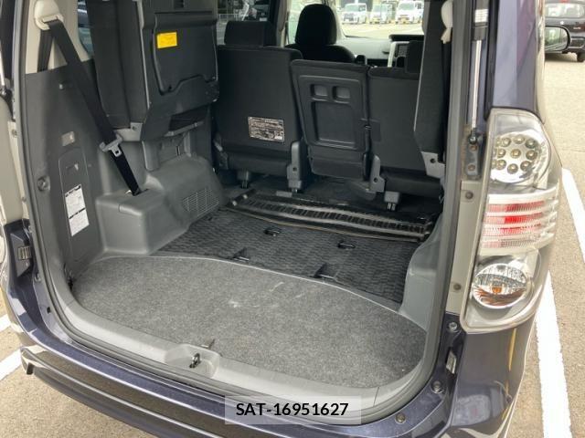 Toyota VOXY 2009-11 7503647-18
