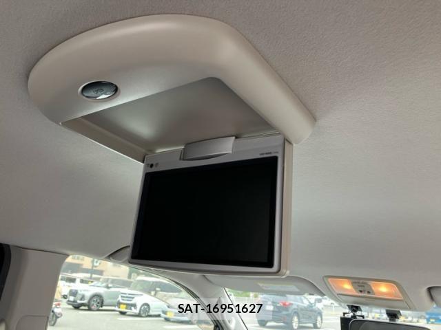 Toyota VOXY 2009-11 7503647-19
