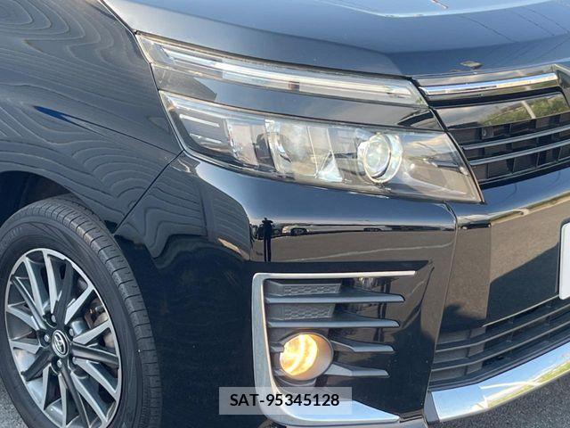 Toyota VOXY 2014-06 7503625-12