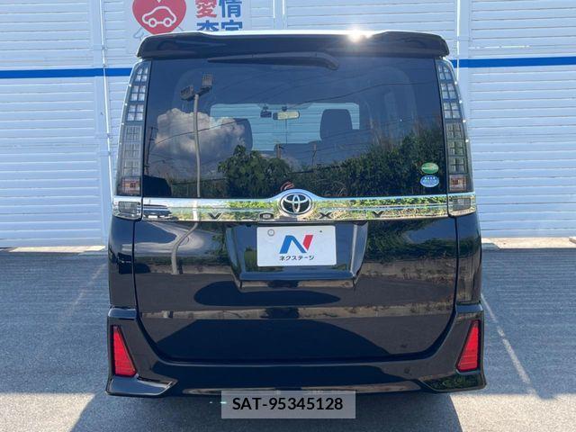 Toyota VOXY 2014-06 7503625-15