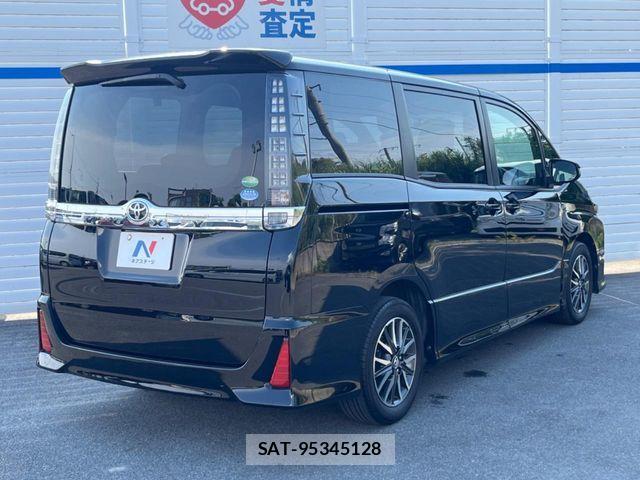Toyota VOXY 2014-06 7503625-17