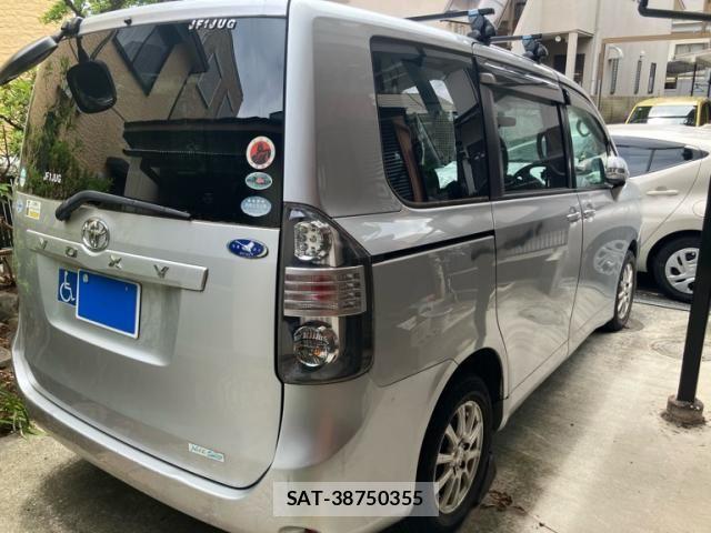 Toyota VOXY 2008-02 7510423-8